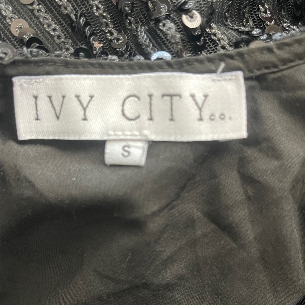 Ivy City Co Elegant Black Midi Dress - Picture 2 of 8